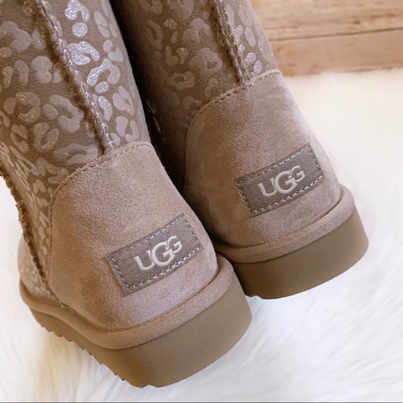 UGG Classic Short Snow Leopard Amphora Boots - Picture 6 of 8